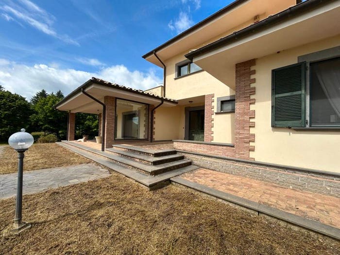 Casa con 6 locali in vendita in Via Mantes la Jolie, Bagnoregio