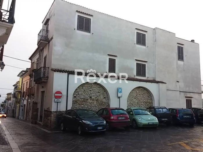 Casa con 6 locali in vendita in Corso Dante Alighieri, Centro, Alanno