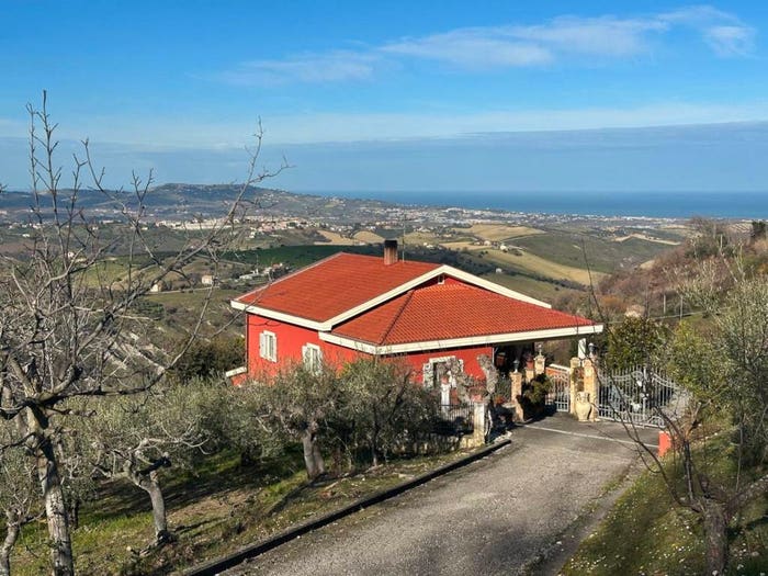 Casa con 6 locali in vendita in Contrada Rocca, Atri