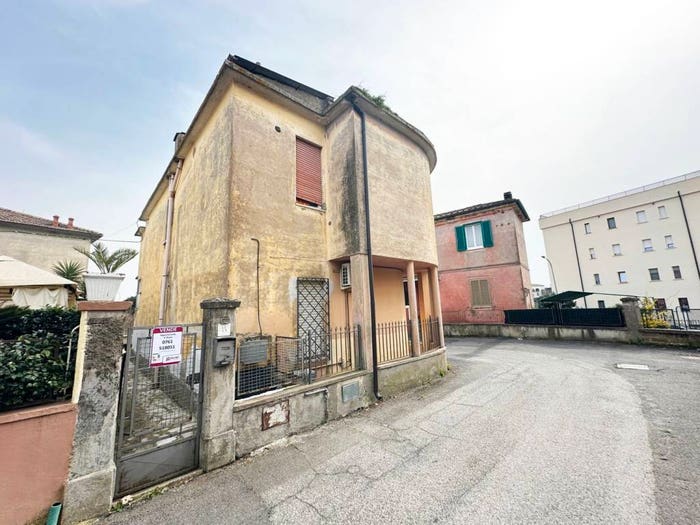 Appartamento trilocale in vendita in Via Giuseppe Petroni, Centro, Civita Castellana