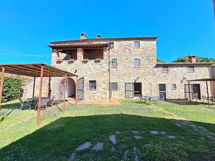Casa con 6 locali in vendita in Tuoro sul Trasimeno