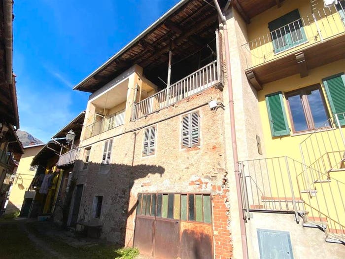 Casa con 6 locali in vendita in Via Martiri della Libertà, Sordevolo