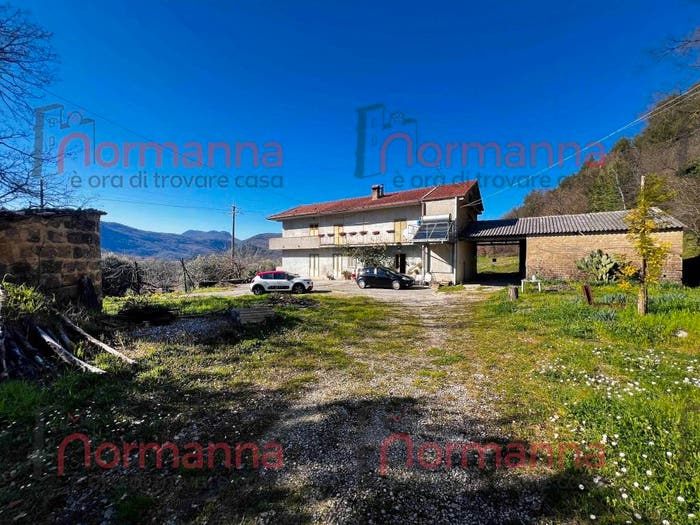 Casa con 6 locali in vendita in Strada Provinciale, Liberi