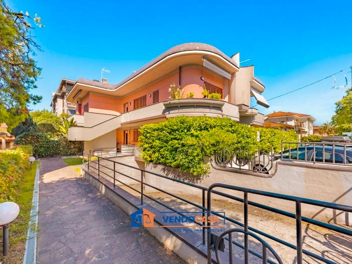 Appartamento bilocale in vendita in Via Casamicciola, Marina di Massa Centro, Massa