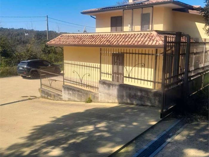Casa con 6 locali in vendita in Itri