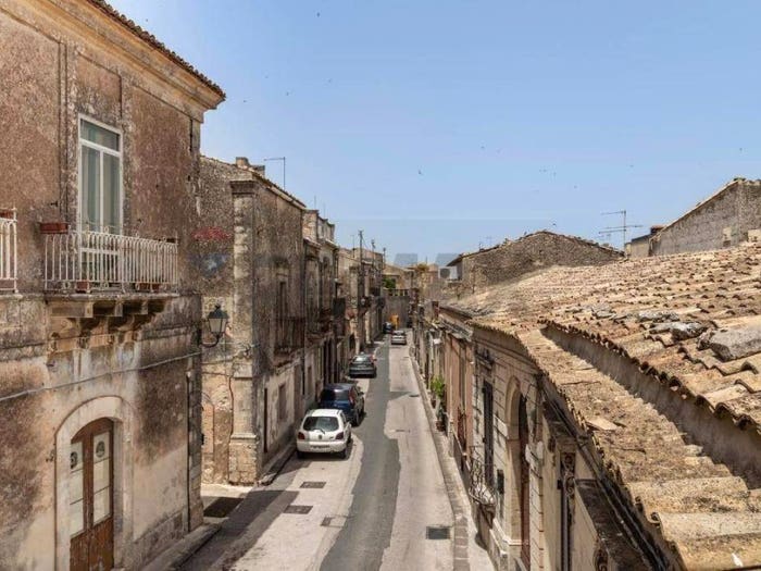 Casa con 6 locali in vendita in via G Garibaldi, Centro, Palazzolo Acreide