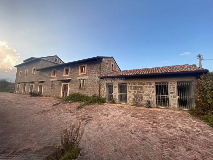 Casa con 6 locali in vendita in Via San Vitaliano, Casertavecchia Casola, Caserta