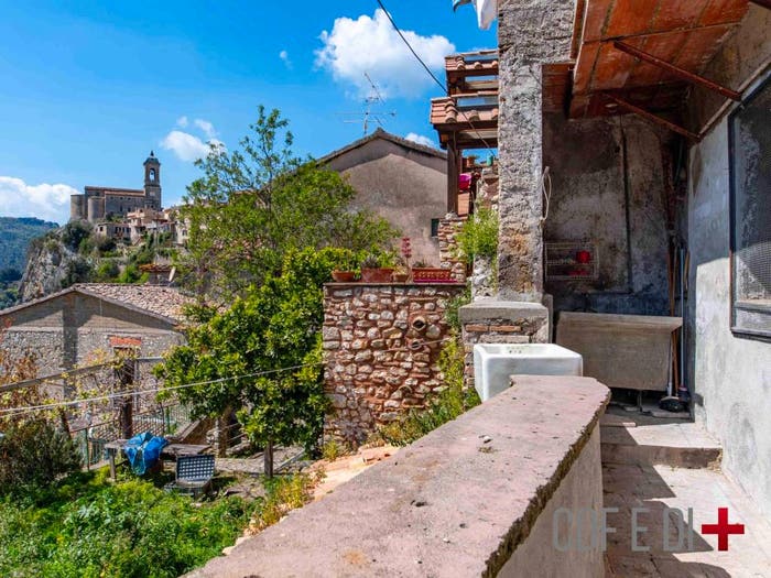 Appartamento trilocale in vendita in Vicolo dell'Archetto, Toffia