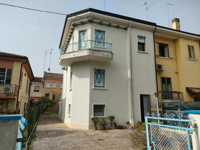 Casa con 6 locali in vendita in Via dell'Aeroporto, Aeroporto, Ferrara