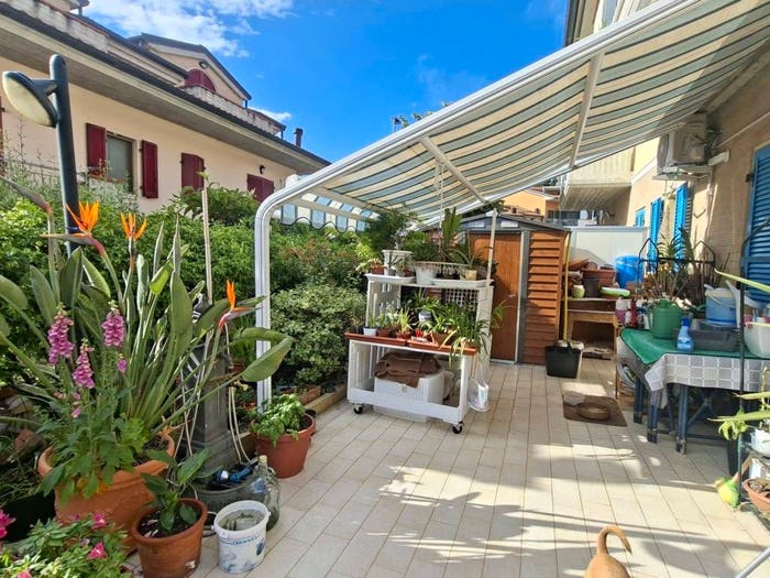 Appartamento trilocale in vendita in Via Lazio, Centro, Loreto