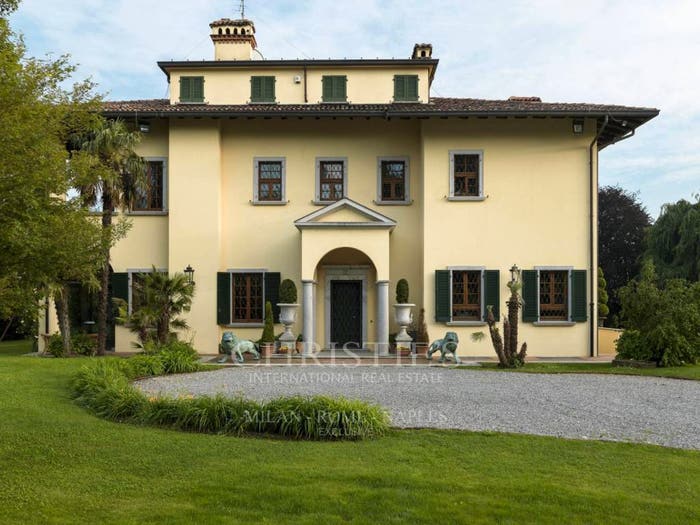 Casa con 6 locali in vendita in Via Turati, Carugo