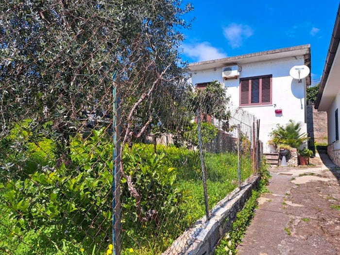 Casa trilocale in vendita in Via Carlo Pisacane, Vibonati