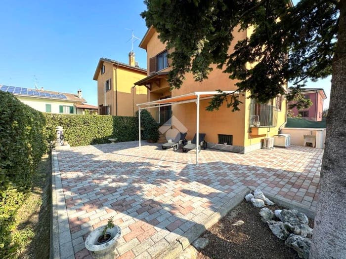 Casa quadrilocale in vendita in Via della Liberazione, Centro, Tribiano