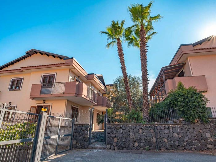 Casa con 5 locali in vendita in Via Ungaretti, Giarre