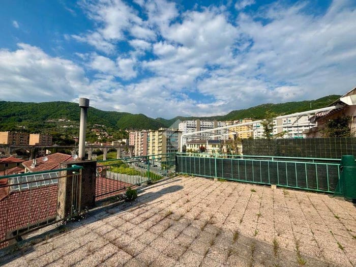 Appartamento trilocale in vendita in Via geirato, Molassana, Genova
