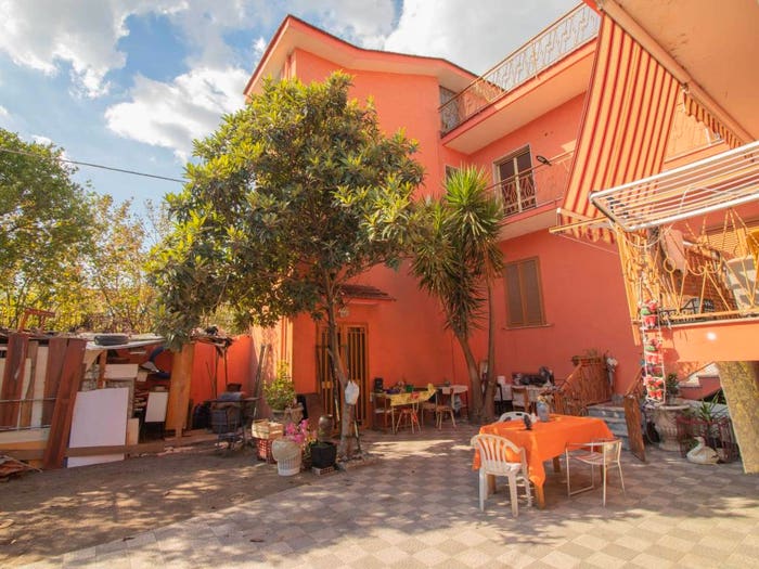 Casa con 6 locali in vendita in Via Sambuci, Centro, Poggiomarino