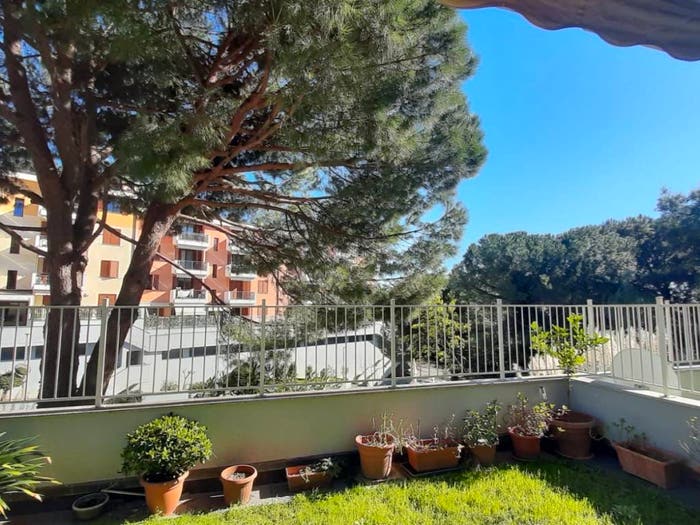 Appartamento con 6 locali in vendita in Viale Villa Gavotti, Multedo, Genova