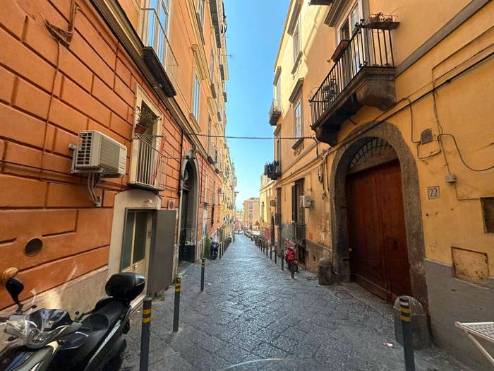 Appartamento quadrilocale in vendita in Vico Lungo Pontecorvo, Monte Santo, Napoli