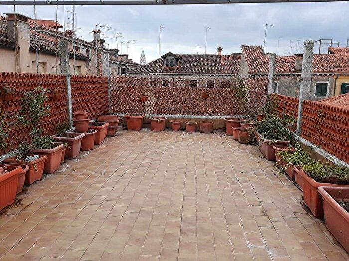Appartamento con 5 locali in vendita in Santi Apostoli San Canciano, Venezia