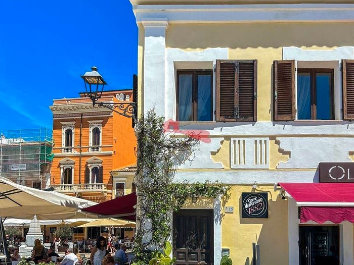 Appartamento con 5 locali in vendita in Via Principe di Napoli, La Maddalena