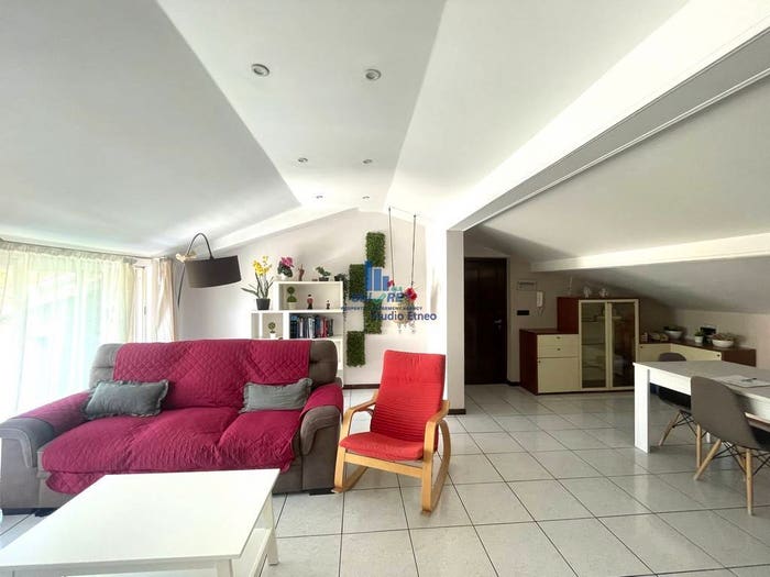 Appartamento trilocale in vendita in Via Aprile, Centro, Aci Castello