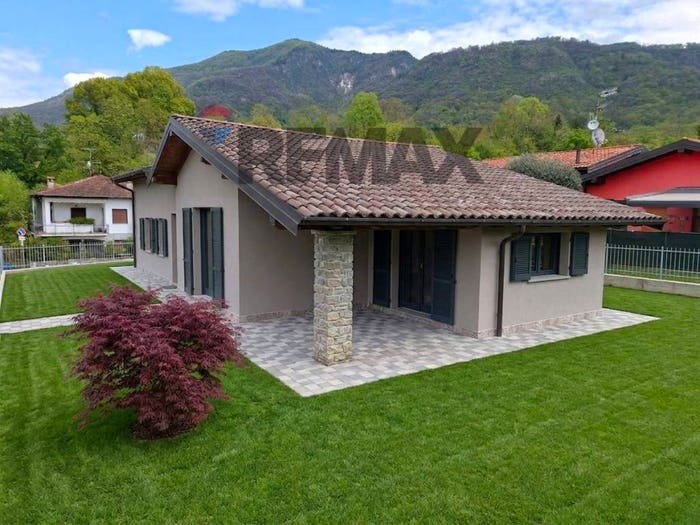 Casa con 5 locali in vendita in via per Domo, Castello, Castelveccana