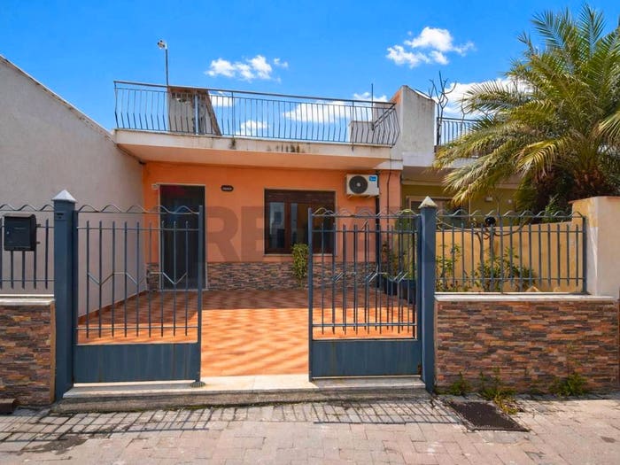 Casa con 5 locali in vendita in Via Baronessa, Centro, Riposto