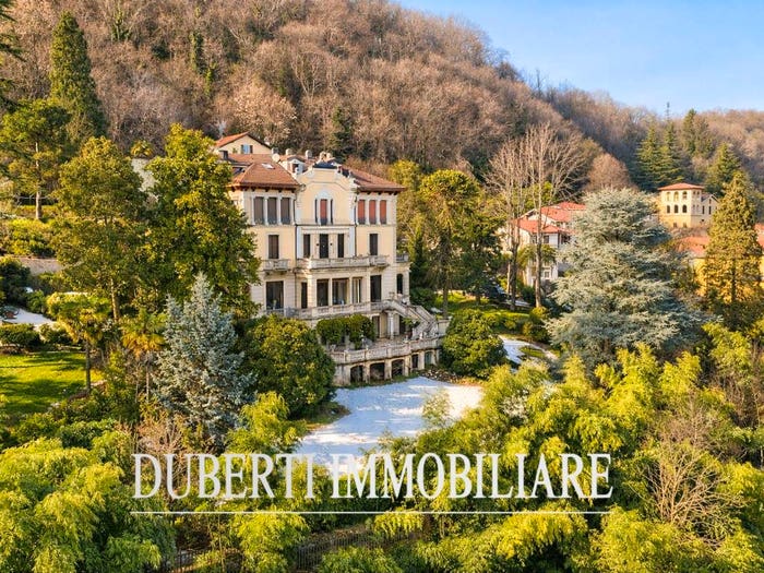 Appartamento quadrilocale in vendita in Via Giuseppe Mazzini, Castello Cabiaglio