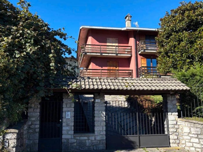 Appartamento con 6 locali in vendita in Santa Valeria, Rezzago
