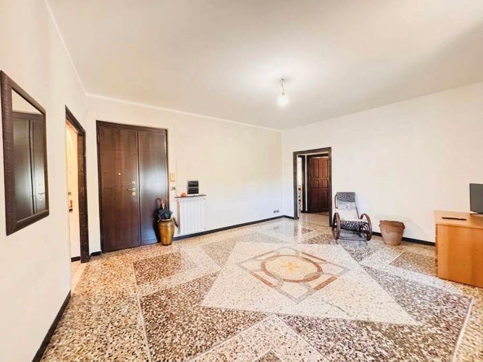 Appartamento con 6 locali in vendita in Via Germano Jori, Certosa, Genova