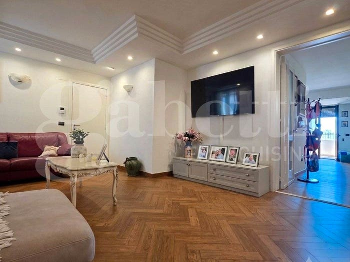 Appartamento con 5 locali in vendita in via Firenze, Casarano