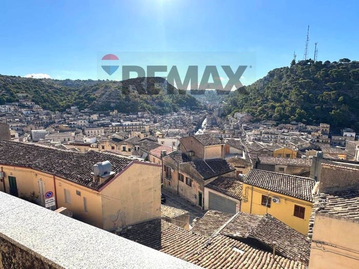 Casa con 6 locali in vendita in Via Occhipinti, Modica Bassa, Modica