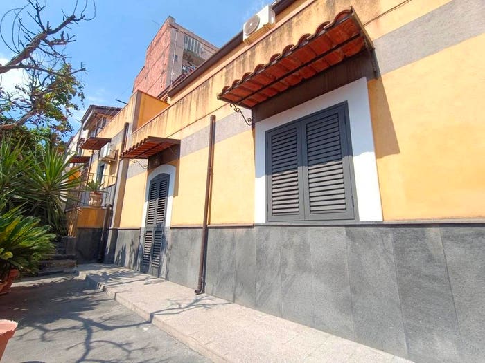 Appartamento con 5 locali in vendita in Viale delle Medaglie d'Oro, Ferrarotto Acquedotto Greco, Catania