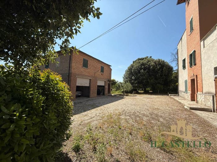 Casa con 6 locali in vendita in Via Nazionale, Pozzuolo, Castiglione del Lago
