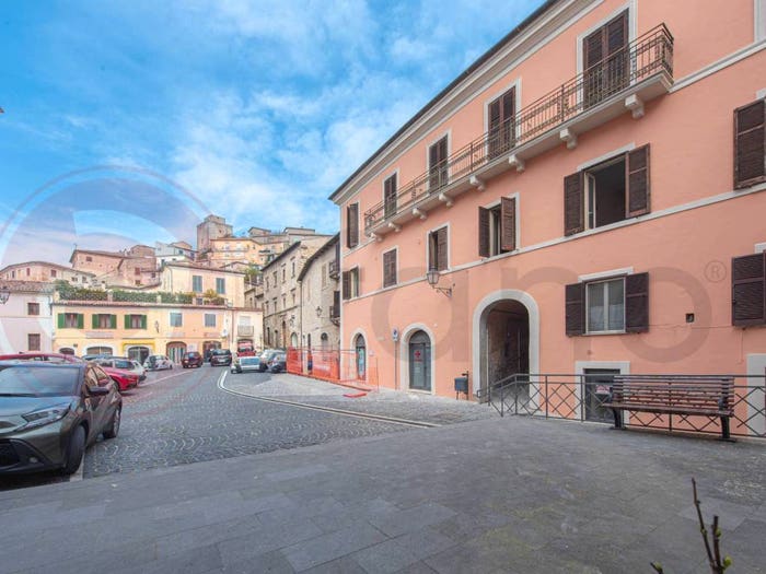 Casa con 6 locali in vendita in Piazza Guglielmo Marconi, Centro, Monte San Giovanni Campano