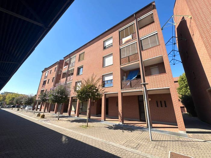 Appartamento quadrilocale in vendita in Via Cimone, Crocetta, Modena