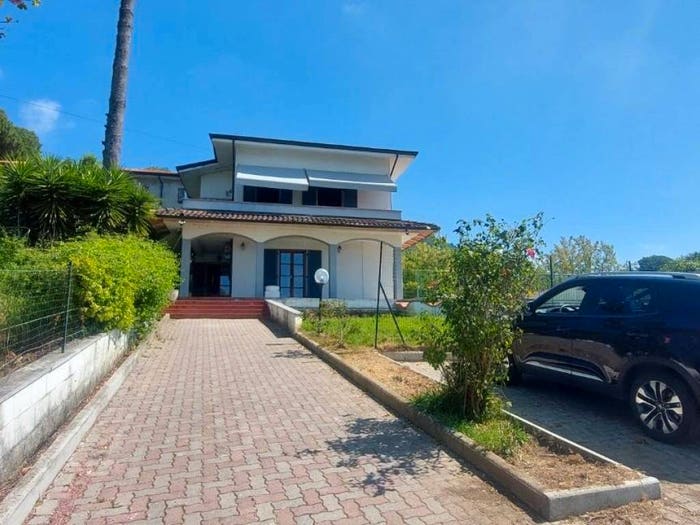 Casa con 6 locali in vendita in Fontia Fossola Fossone, Carrara