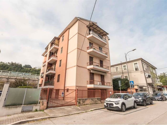 Appartamento con 6 locali in vendita in VIA CANOVA, Viale Bovio Piazza Duca degli Abruzzi, Pescara