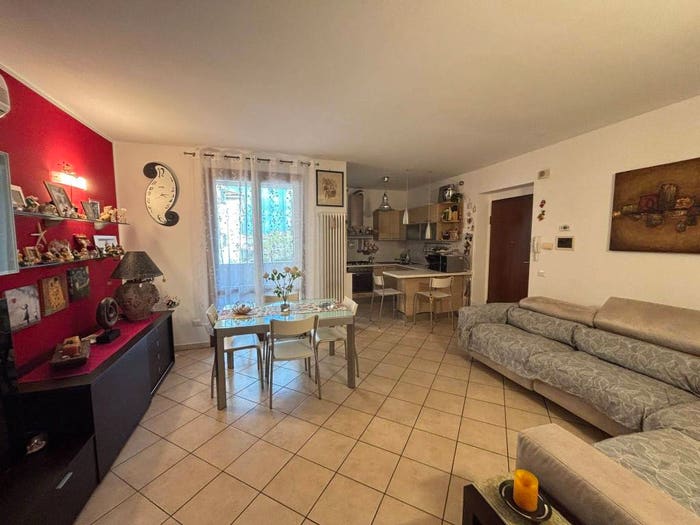 Appartamento con 5 locali in vendita in Semicentro, Cascina