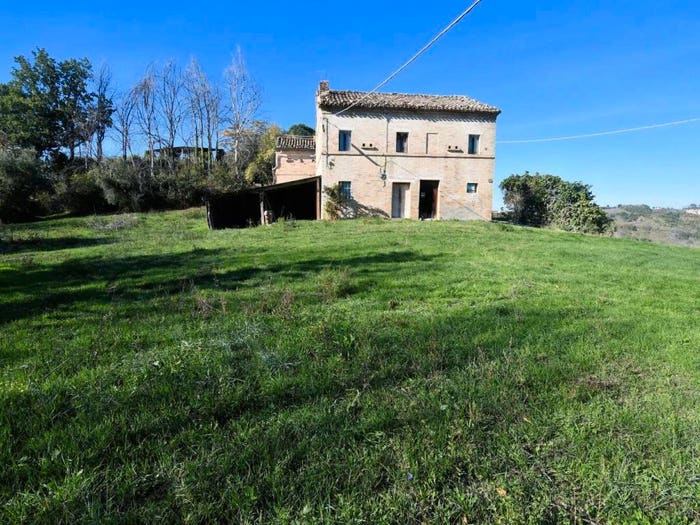 Casa con 6 locali in vendita in Contrada Fonterrante No Number, Monterubbiano