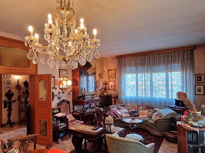 Casa con 10 locali in vendita in Via Icaro, Forli'