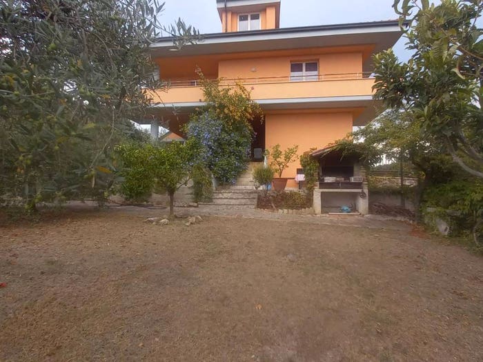 Casa con 6 locali in vendita in Frazione Valli di Lisciano, Ascoli Piceno