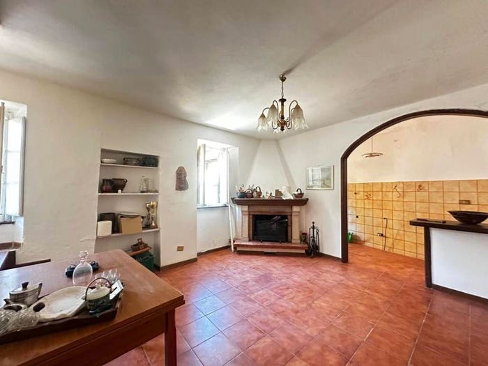 Casa con 6 locali in vendita in Gallicano