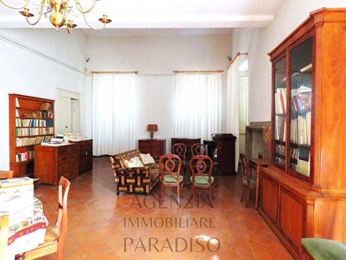 Appartamento con 6 locali in vendita in Via Vittorio Veneto, Centro, Urbino