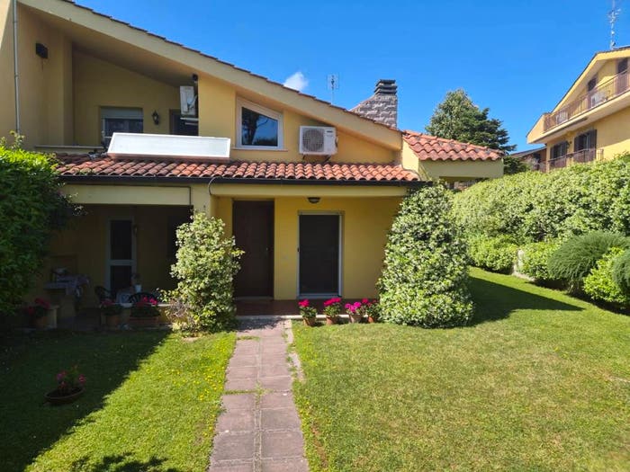 Casa quadrilocale in vendita in Via del Pascolo, Castelnuovo di Porto