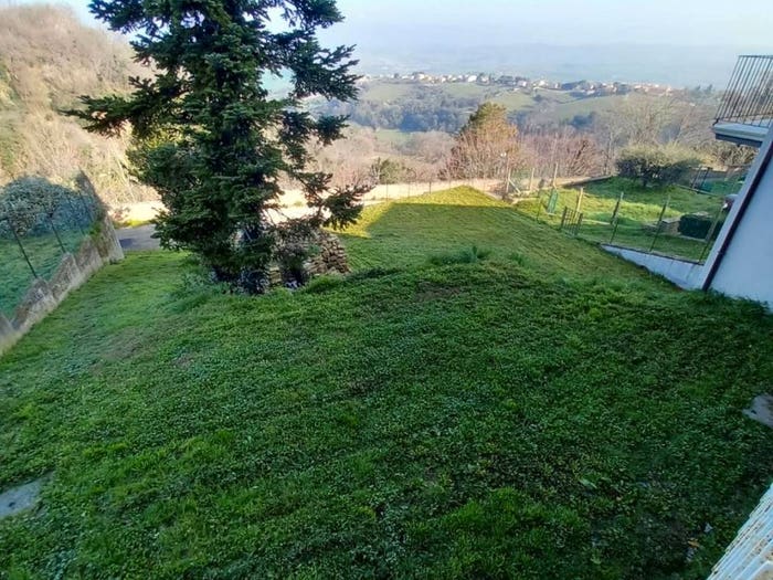 Appartamento quadrilocale in vendita in Via delle Mura, Centro, Mombaroccio