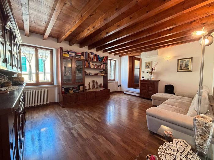 Appartamento quadrilocale in vendita in Via Giuseppe Verdi, Centro, Mantova