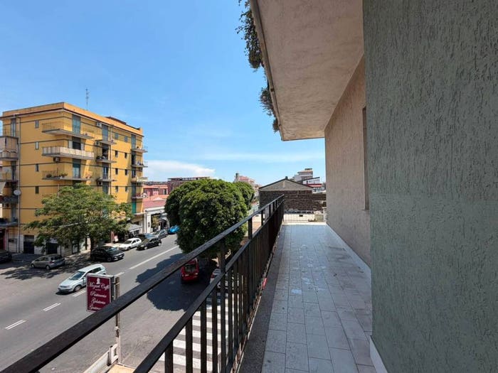 Appartamento con 5 locali in vendita in Viale Mario Rapisardi, Rapisardi, Catania