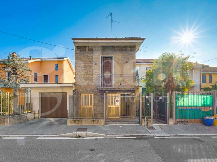 Casa trilocale in vendita in Via San Solutore, Saronno