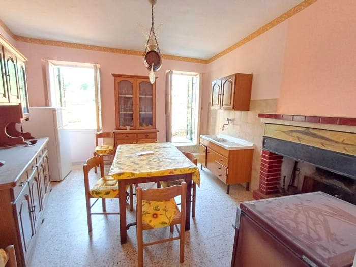 Appartamento con 6 locali in vendita in Via Giuseppe Garibaldi, Centro, Caprarola